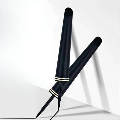 Eyeliner de Précision – Tracé Parfait et Définition Intense